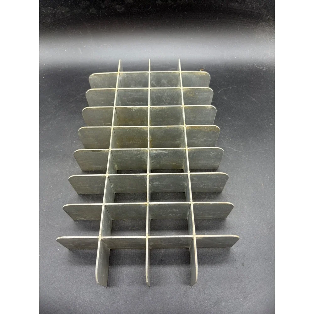 Unbranded vintage aluminum